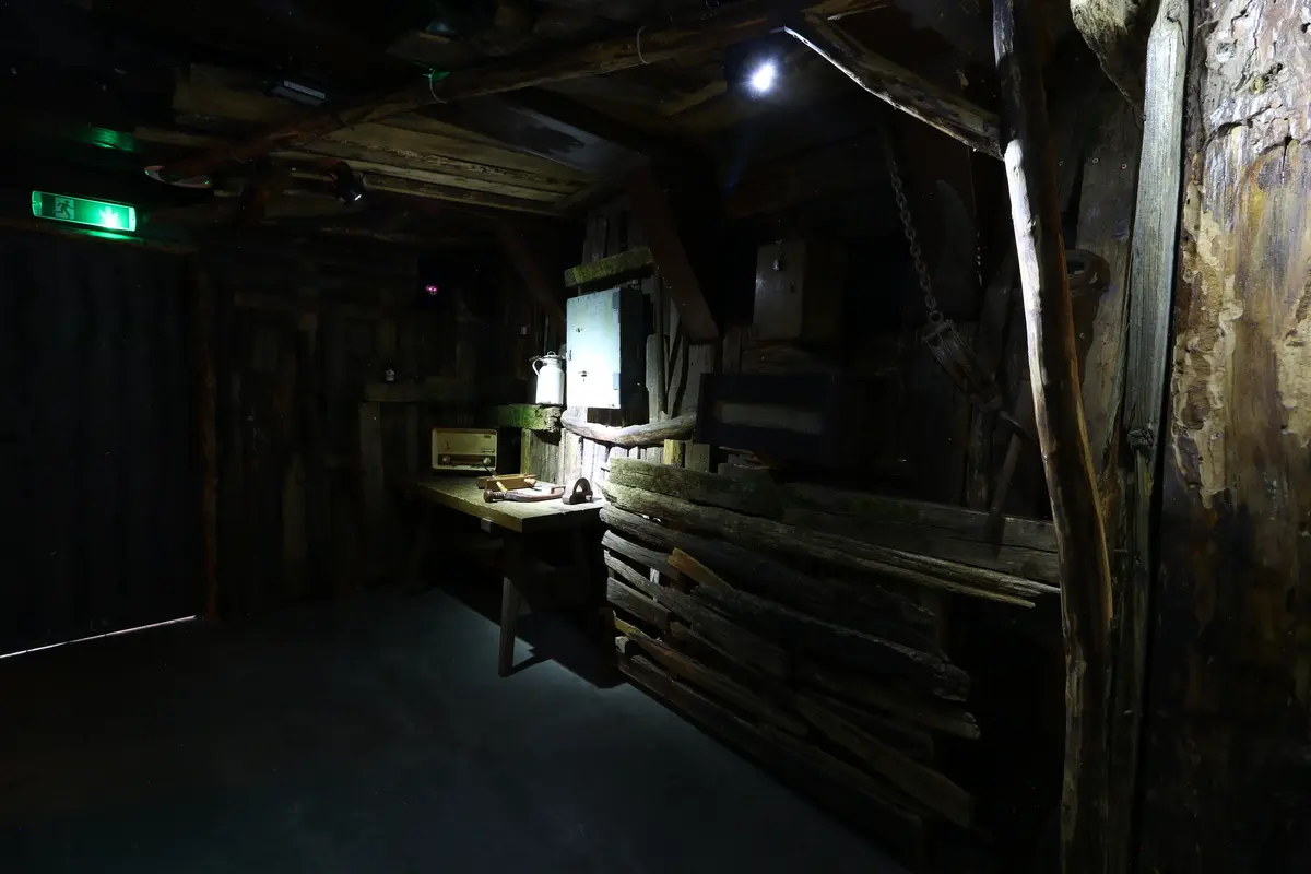 Verlassene Kammer im Bergwerk